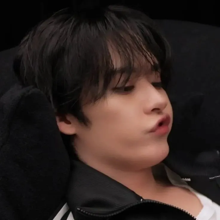 Momen yang diabadikan oleh penggemar Lee Know (Stray Kids)