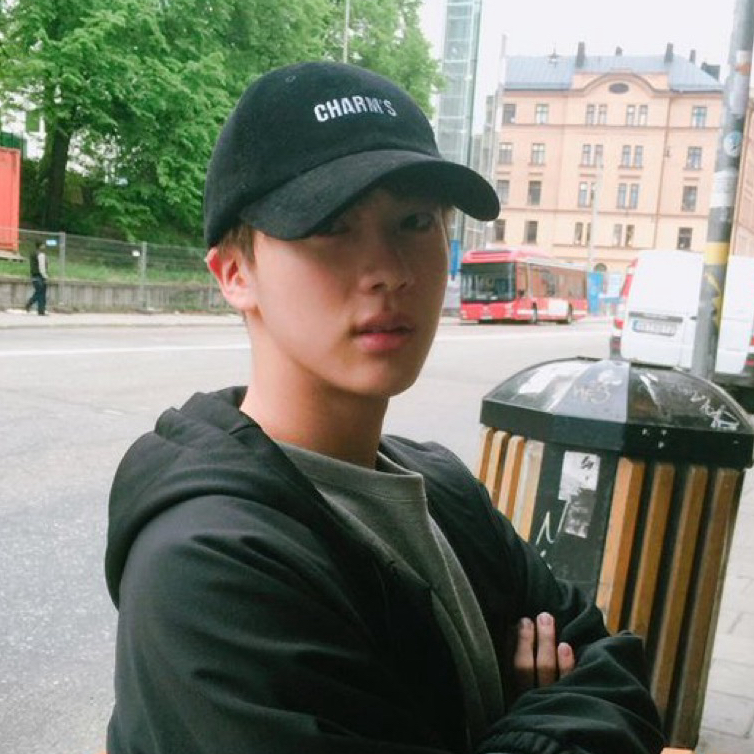 Potret di balik layar Jin (BTS)