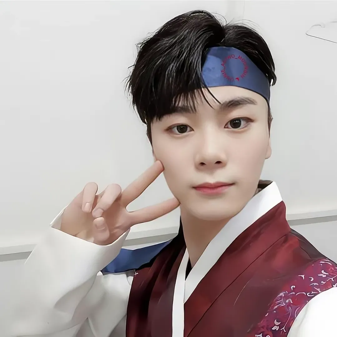 A moment captured by Moonbin (ASTRO)'s fan