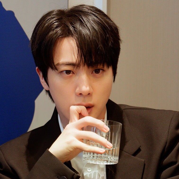 Potret di balik layar Jin (BTS)