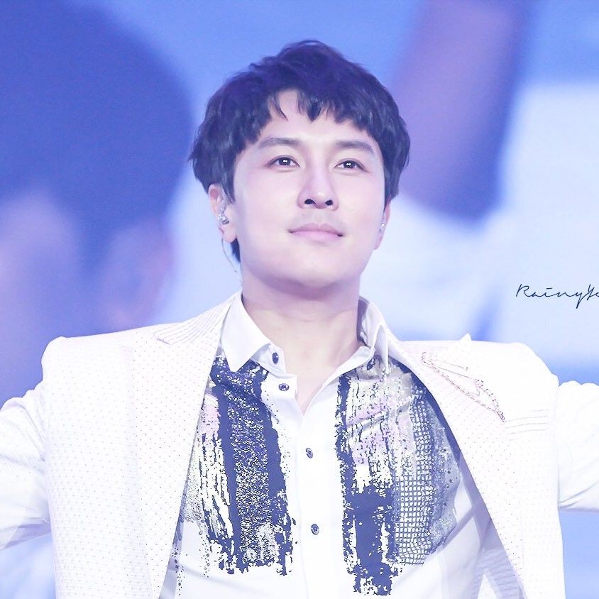 A moment captured by Kim Dongwan (SHINHWA)'s fan