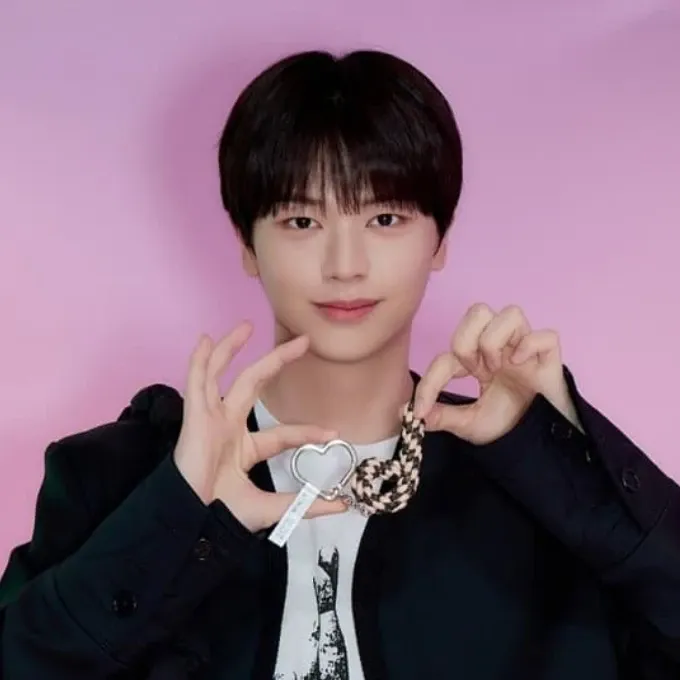 Latest photo of Yook Sungjae (BTOB)