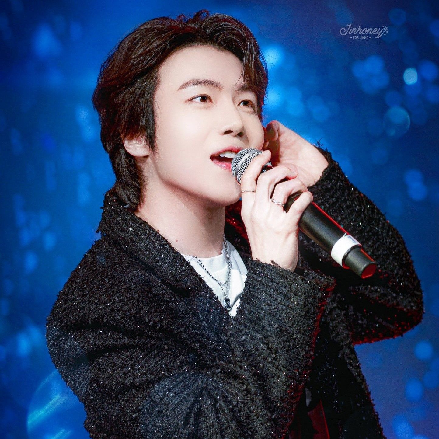 A moment captured by Jinho (PENTAGON)'s fan