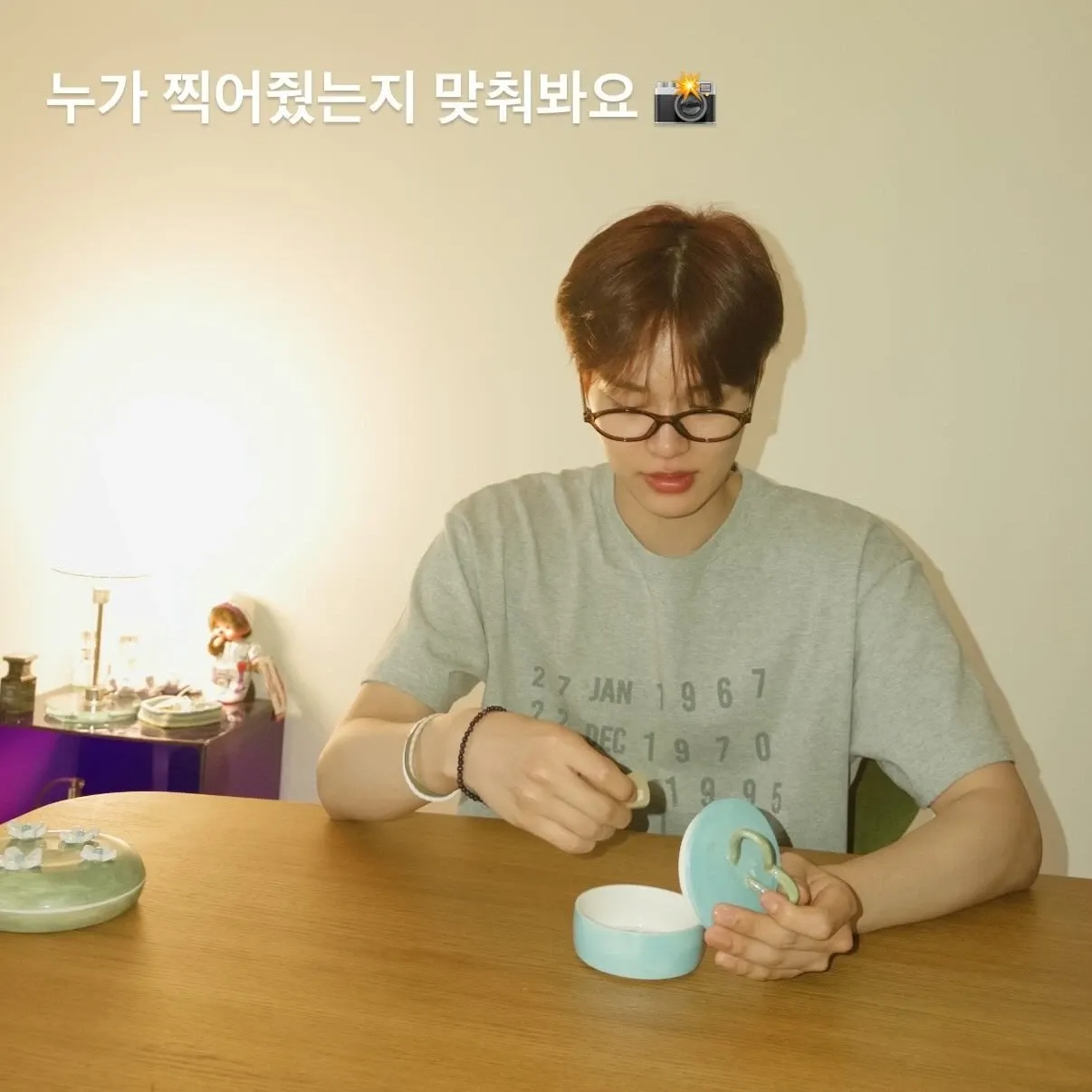 A moment captured by Lee Daehwi (AB6IX)'s fan