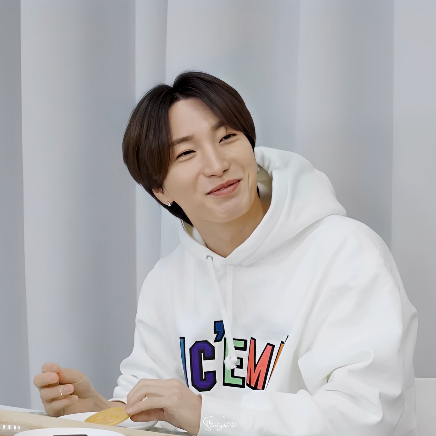 A moment captured by Leeteuk (Super Junior)'s fan