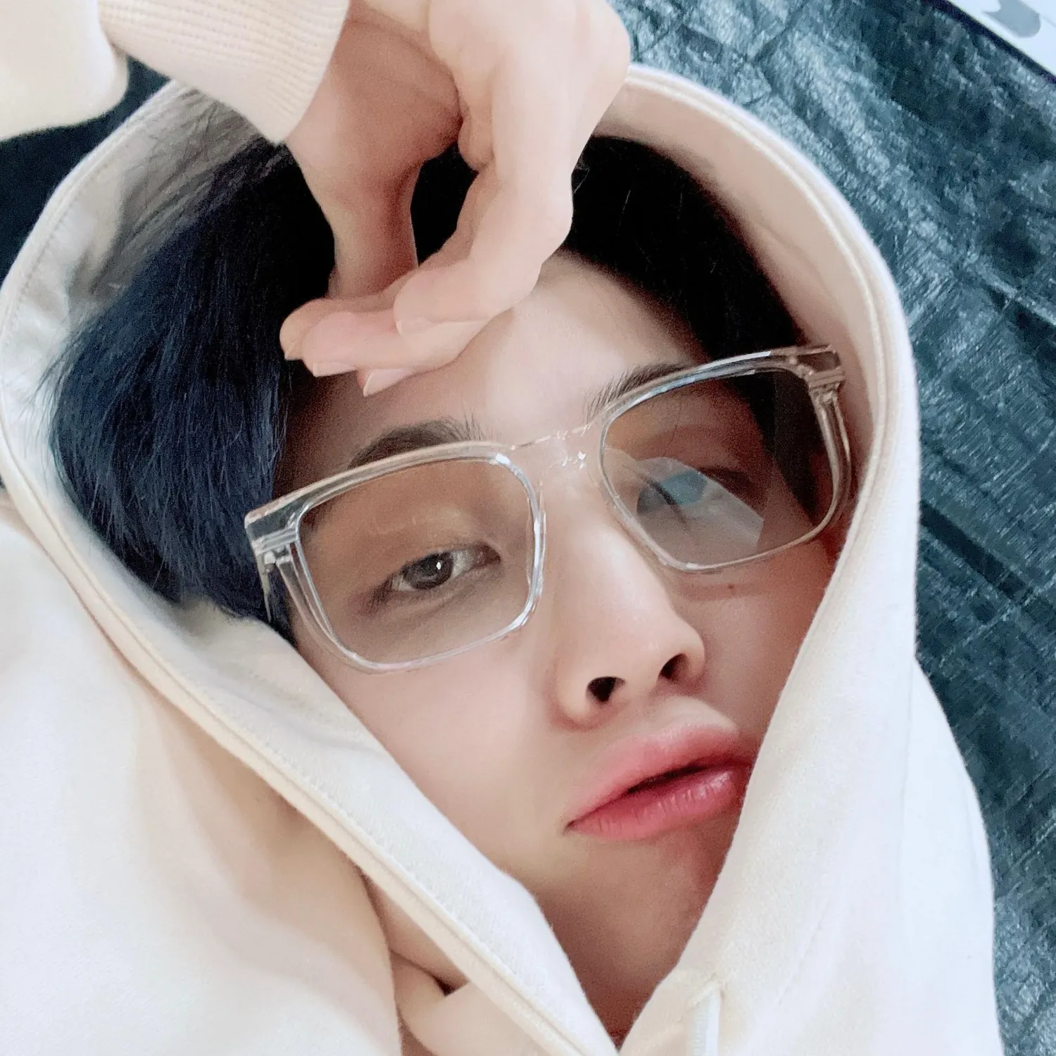 A moment captured by Jeonghan (SEVENTEEN)'s fan