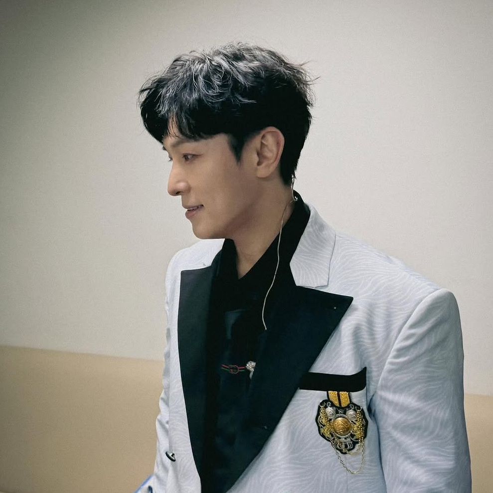Latest photo of Kim Dongwan (SHINHWA)