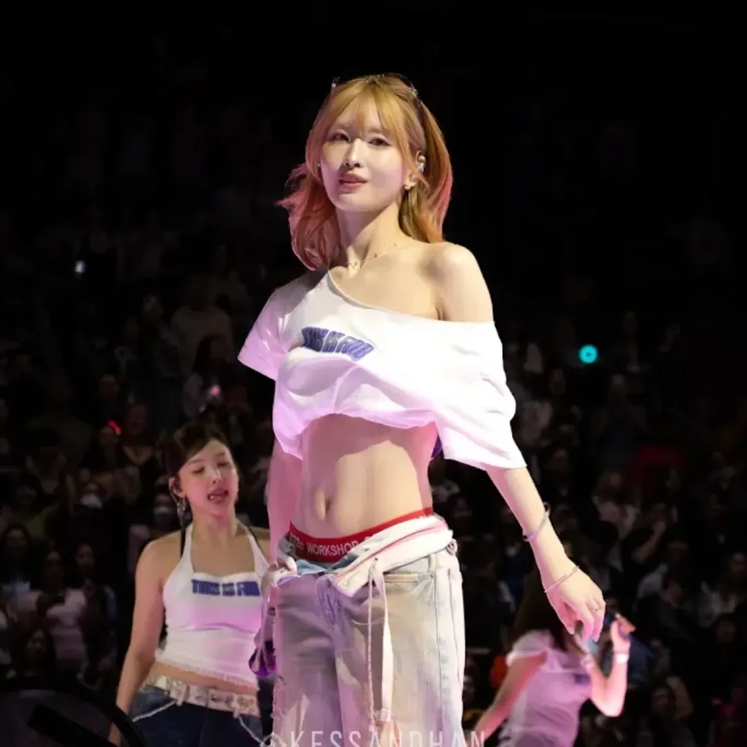 Foto terbaru Momo (TWICE)