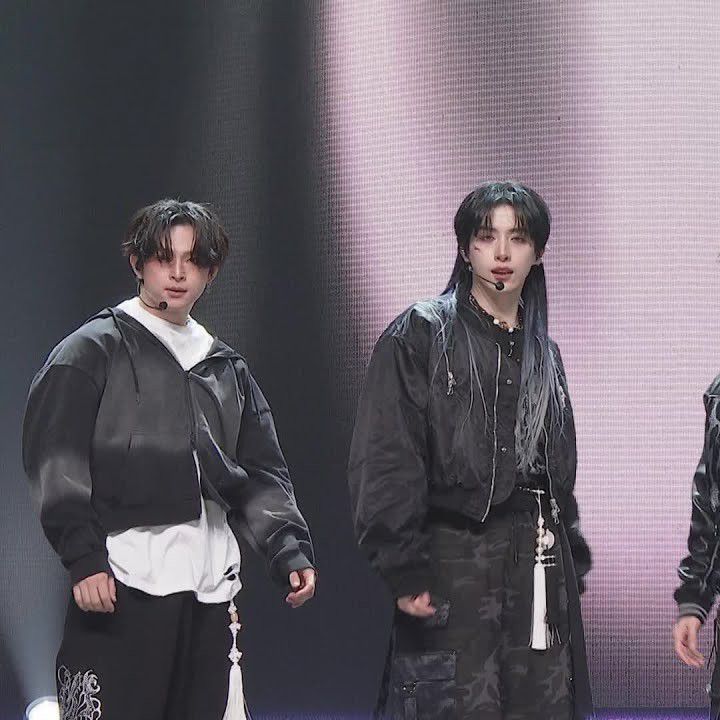 A moment captured by LEE DO (ONEUS)'s fan