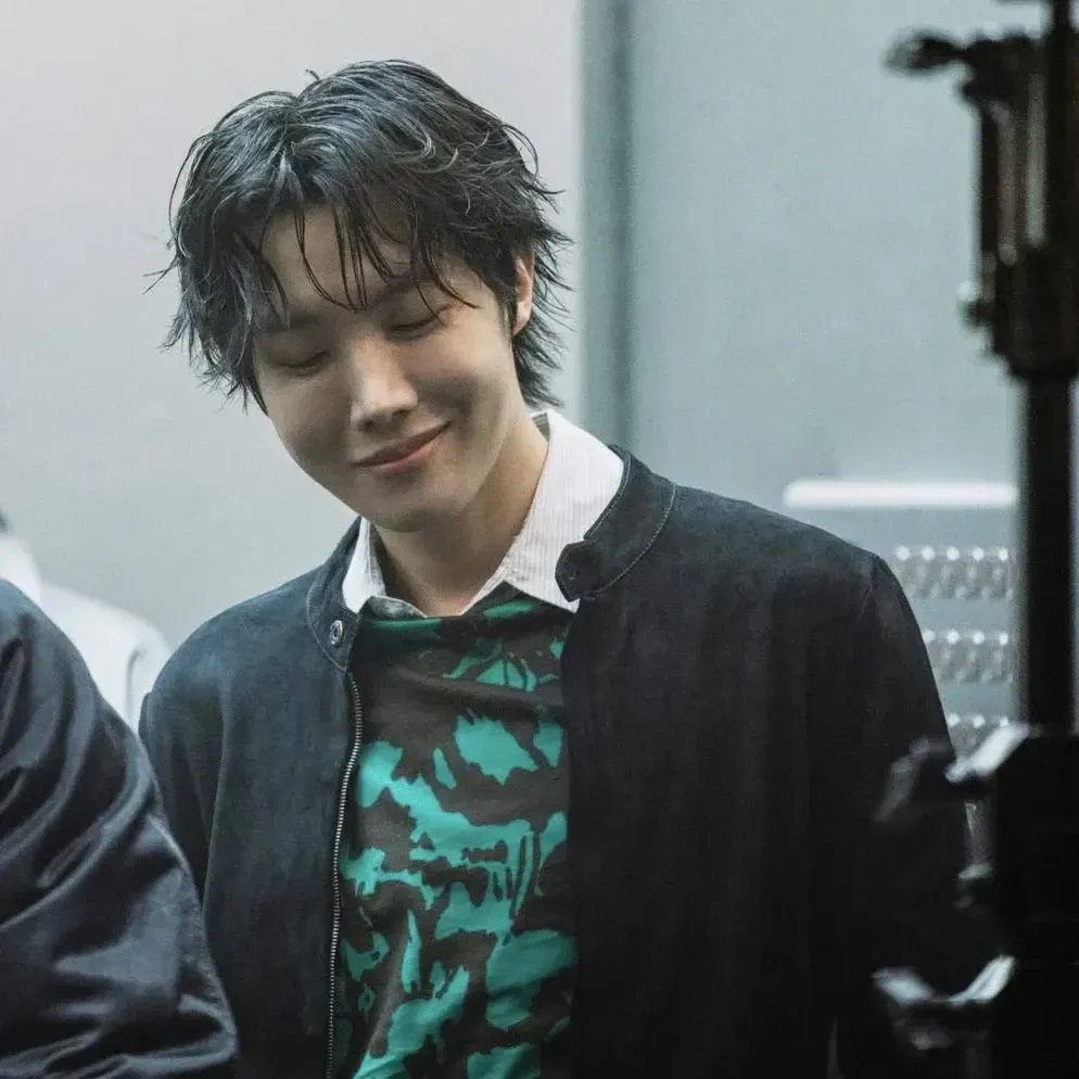 Foto terbaru j-hope (BTS)