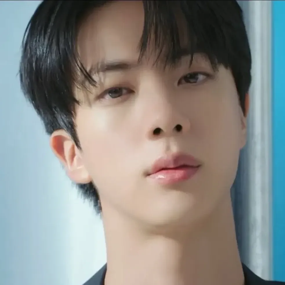 Momen yang diabadikan oleh penggemar Jin (BTS)