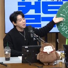 A moment captured by Hwang Chiyeol's fan