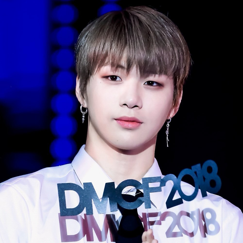 강다니엘의 비하인드 컷