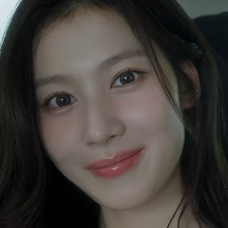 Sana (TWICE)的幕後花絮