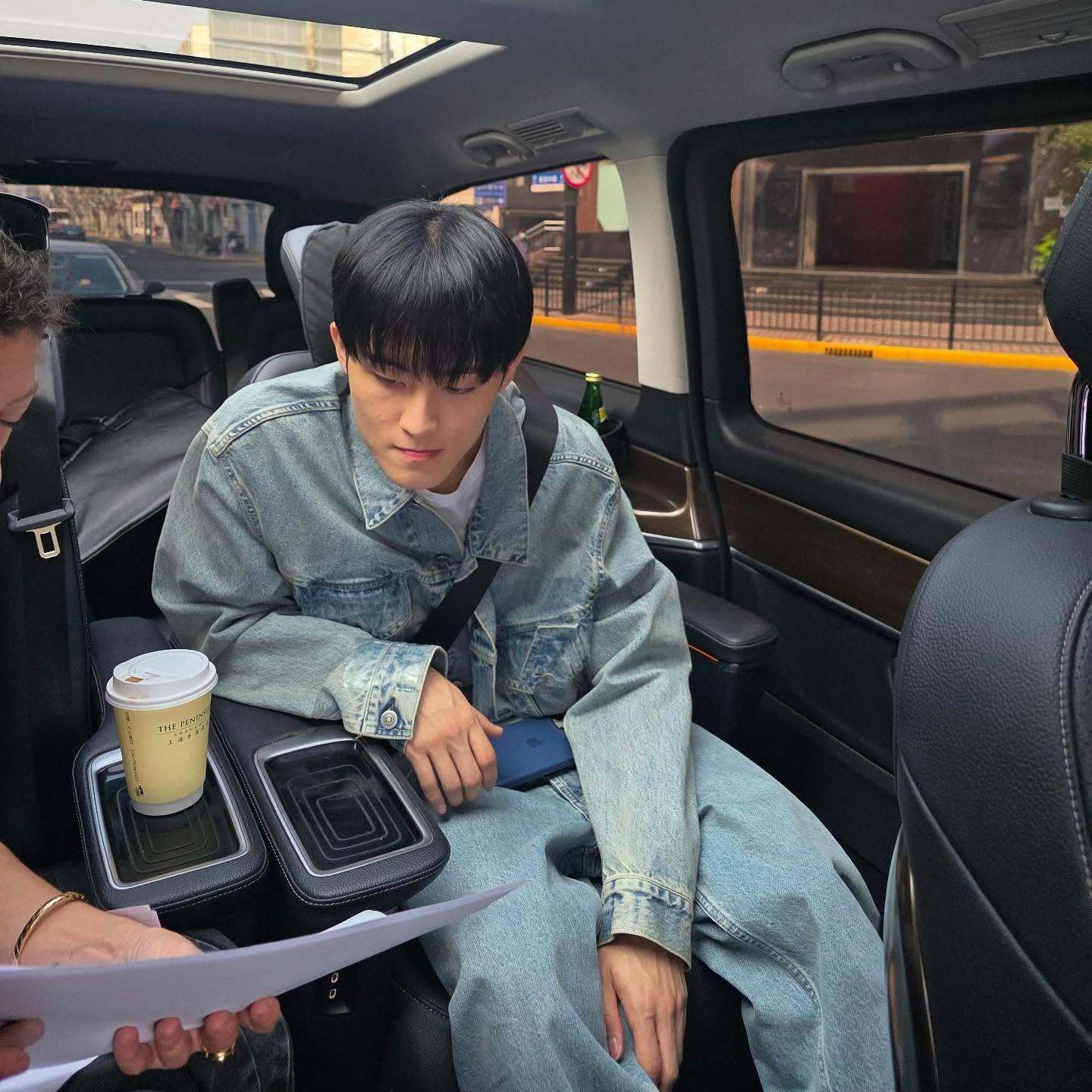 Behind-the-scenes cut of Mark