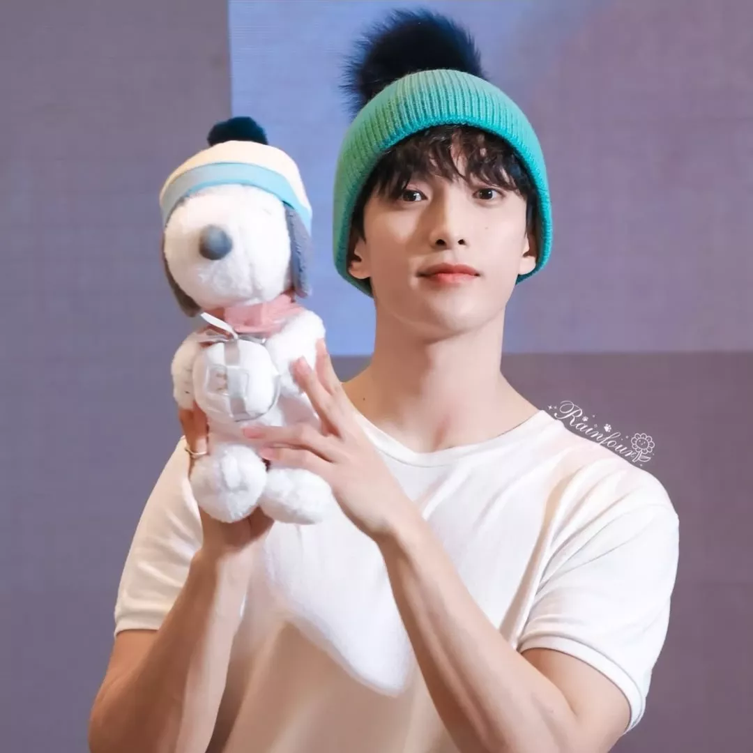 Latest photo of DK (SEVENTEEN)