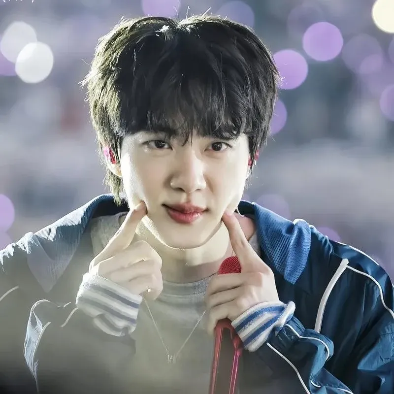진 (방탄소년단)의 비하인드 컷