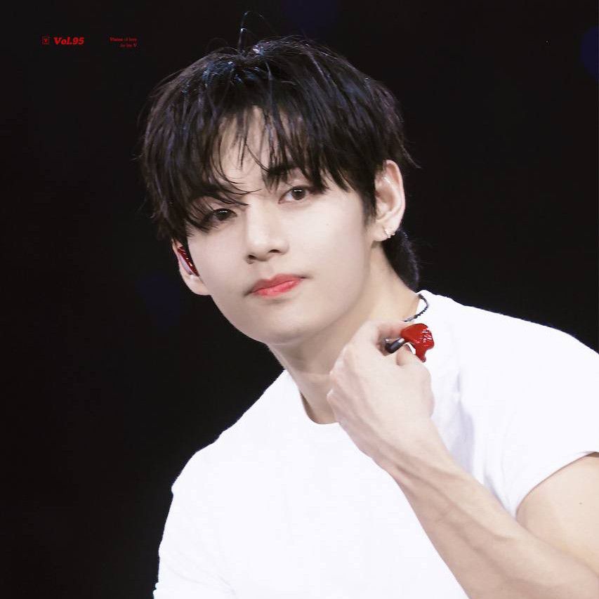 뷔 (방탄소년단) 최근 활동샷