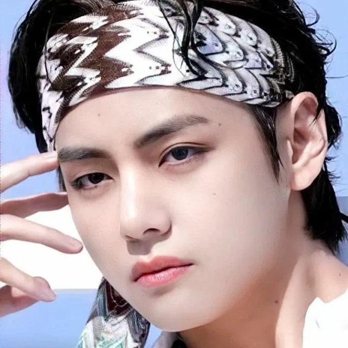 뷔 (방탄소년단)의 최신 사진