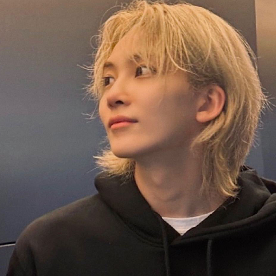 Recent activity shot of Jeonghan (SEVENTEEN)