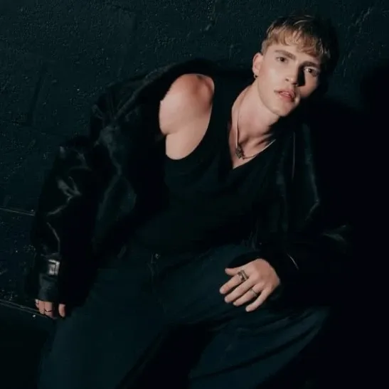 Behind-the-scenes cut of Gabi (SANTOS BRAVOS)