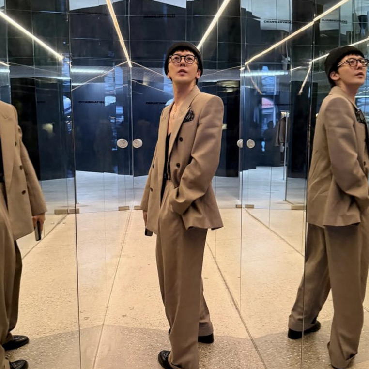 Momen yang diabadikan oleh penggemar G-DRAGON (BIGBANG)