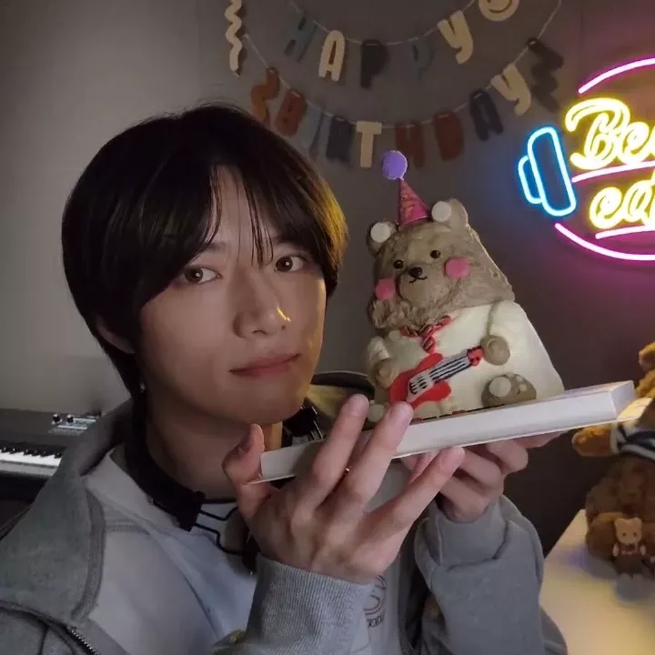 Latest photo of Beomgyu (TOMORROW X TOGETHER)