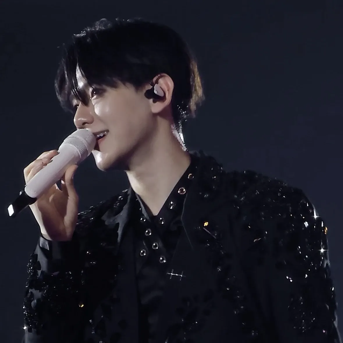 백현 (EXO)의 비하인드 컷