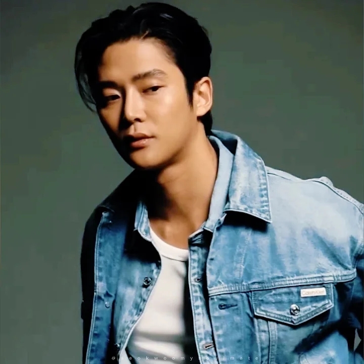 로운의 최신 사진