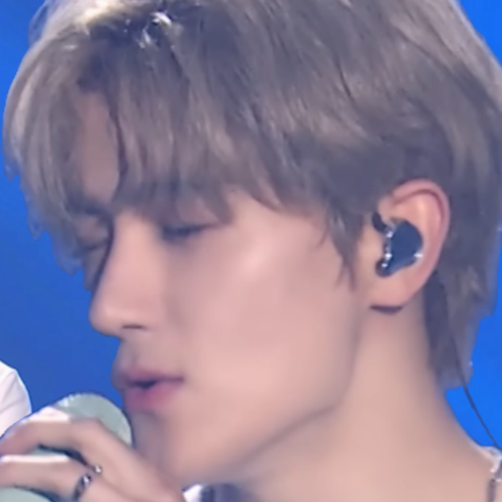 Latest photo of Hyunjae (THE BOYZ)