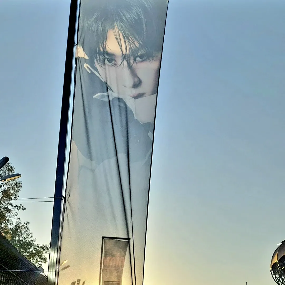 Behind-the-scenes cut of Lee Know (Stray Kids)