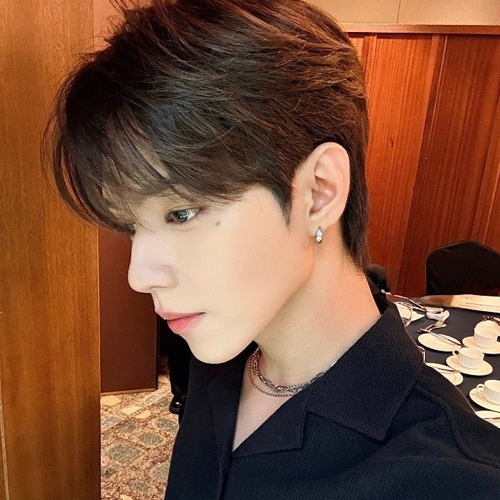 Behind-the-scenes cut of JL (AHOF)