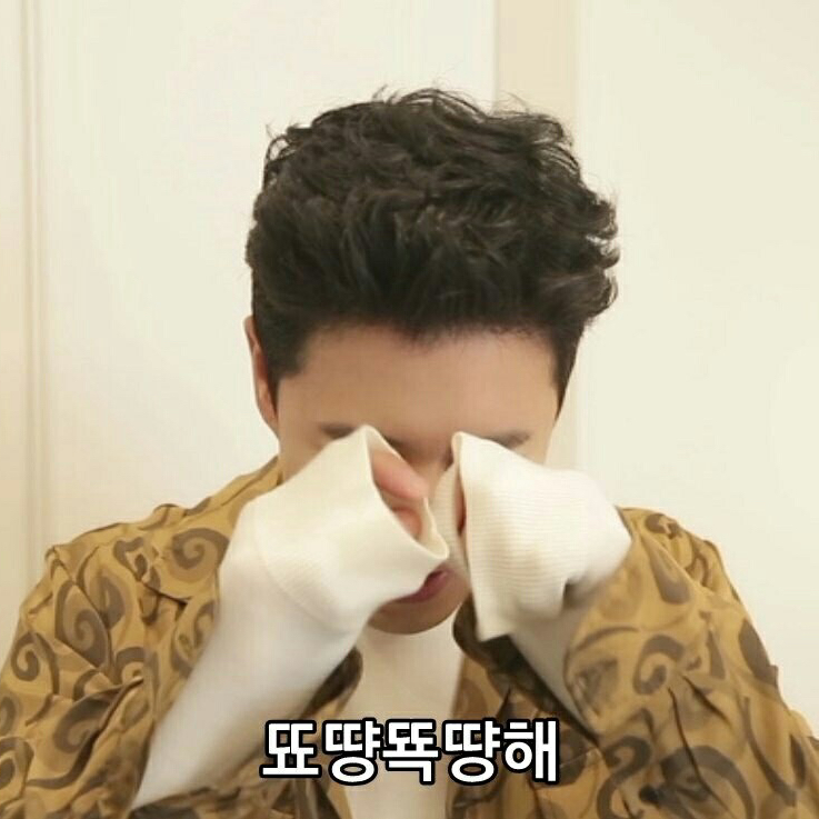 A moment captured by SECHSKIES's fan