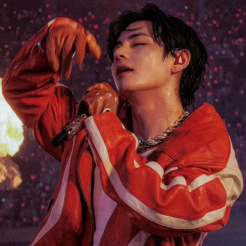 Latest photo of V (BTS)