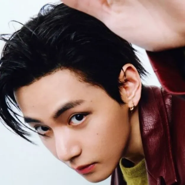 Latest photo of V (BTS)