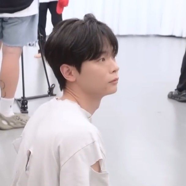 Recent activity shot of Shin Yechan (LUCY)