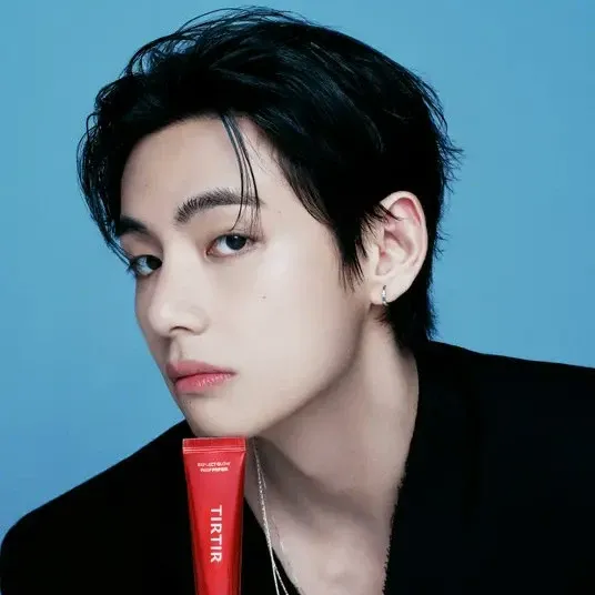 뷔 (방탄소년단)의 최신 사진