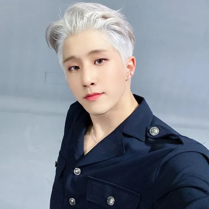 A moment captured by Jinjin (ASTRO)'s fan