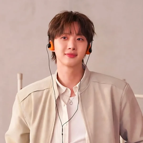Shining profile picture of Hui (PENTAGON) on today's Choeaedol