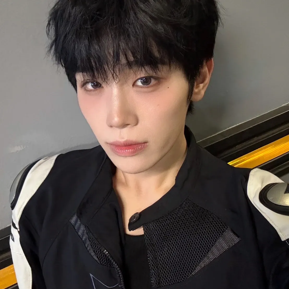 Recent activity shot of Kim Taerae (ZEROBASEONE)