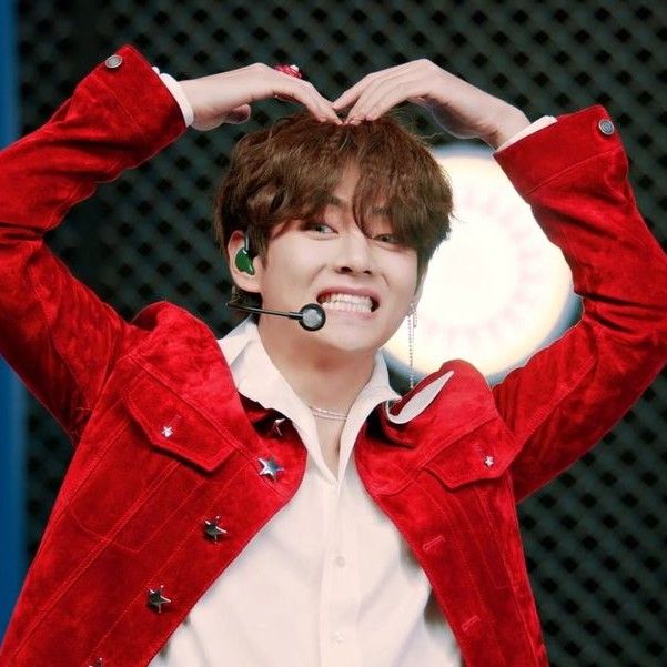 뷔 (방탄소년단)의 최신 사진