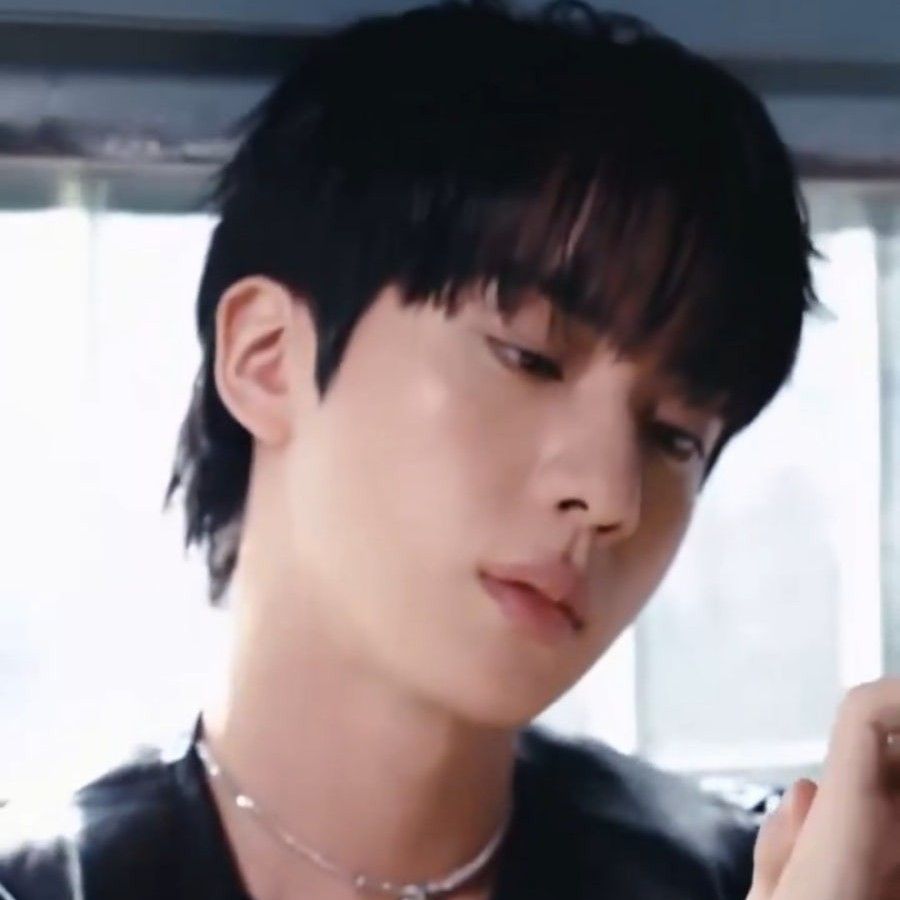 Potret di balik layar Jin (BTS)