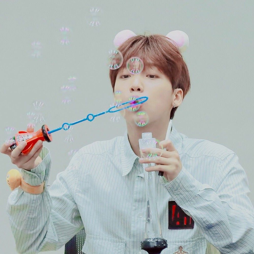 A moment captured by Jeong Sewoon's fan