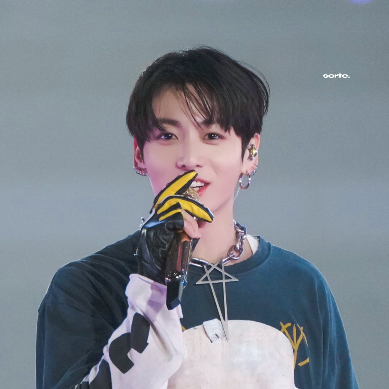 Foto aktivitas terbaru Jungkook (BTS)