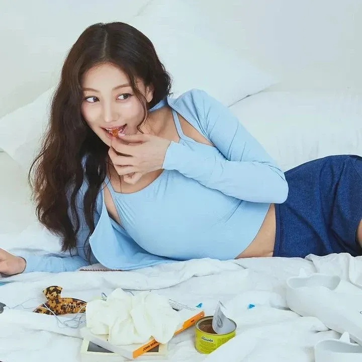 志效 (TWICE)的最新照片