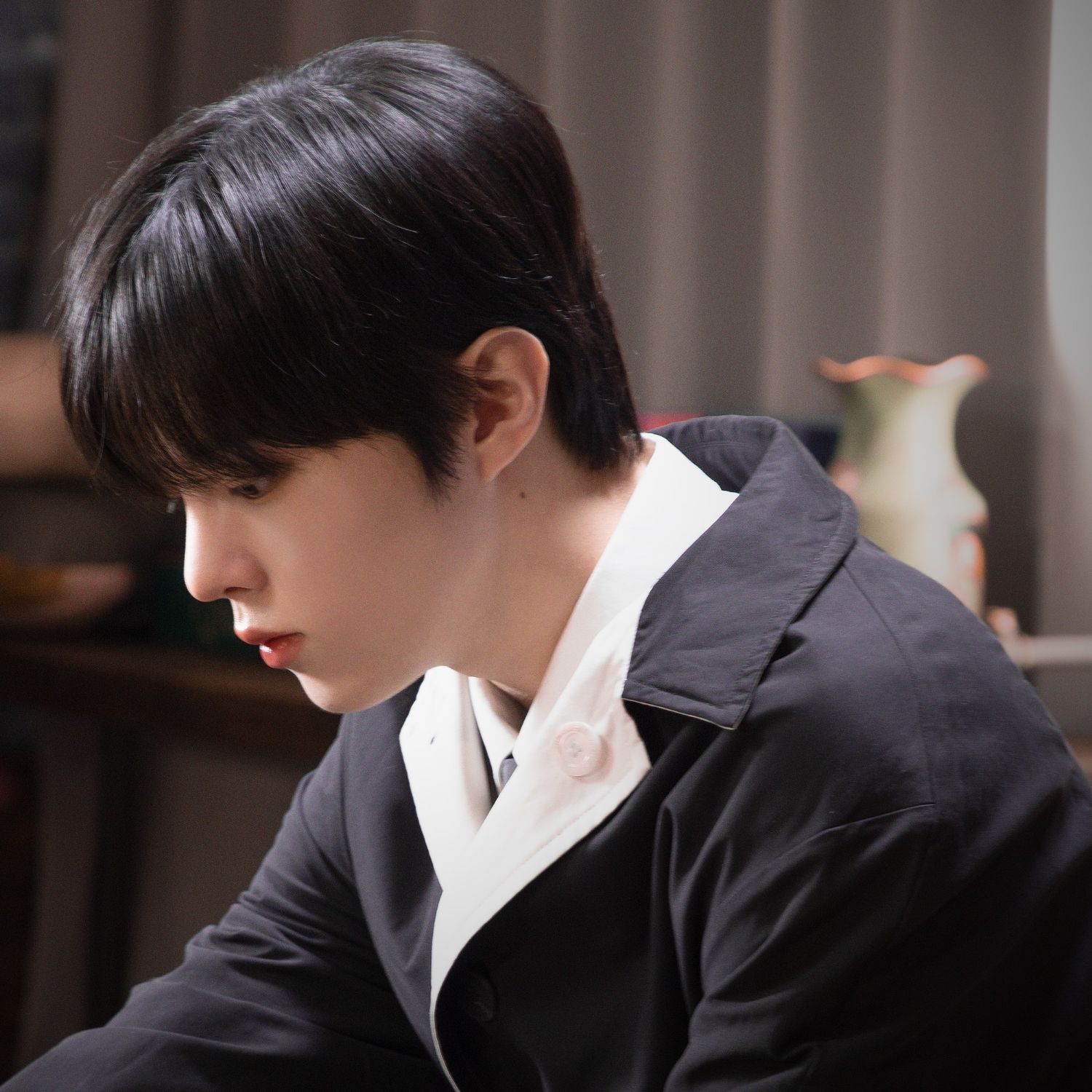 Behind-the-scenes cut of Kim Wooseok