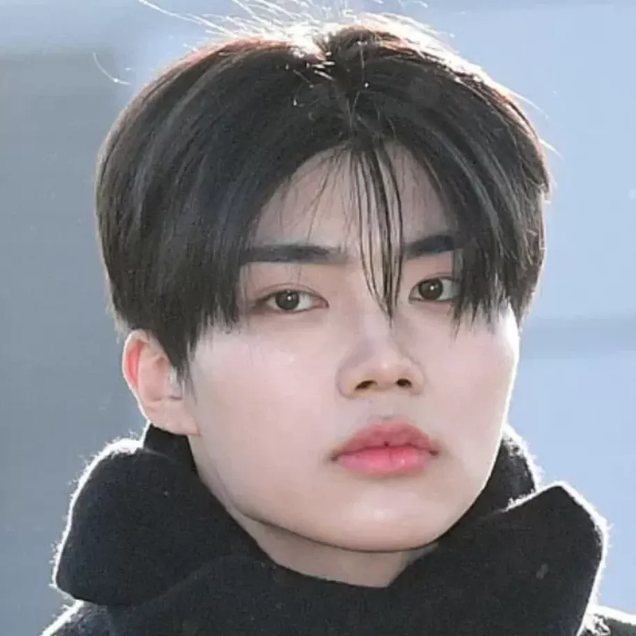 박건욱 (제로베이스원)의 최신 사진