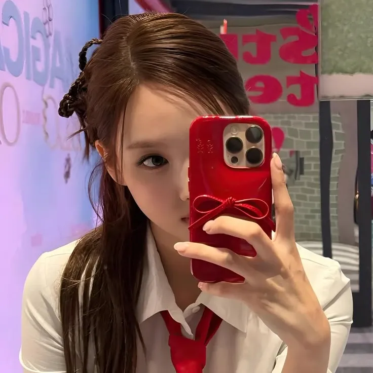 Foto aktivitas terbaru Nayeon (TWICE)