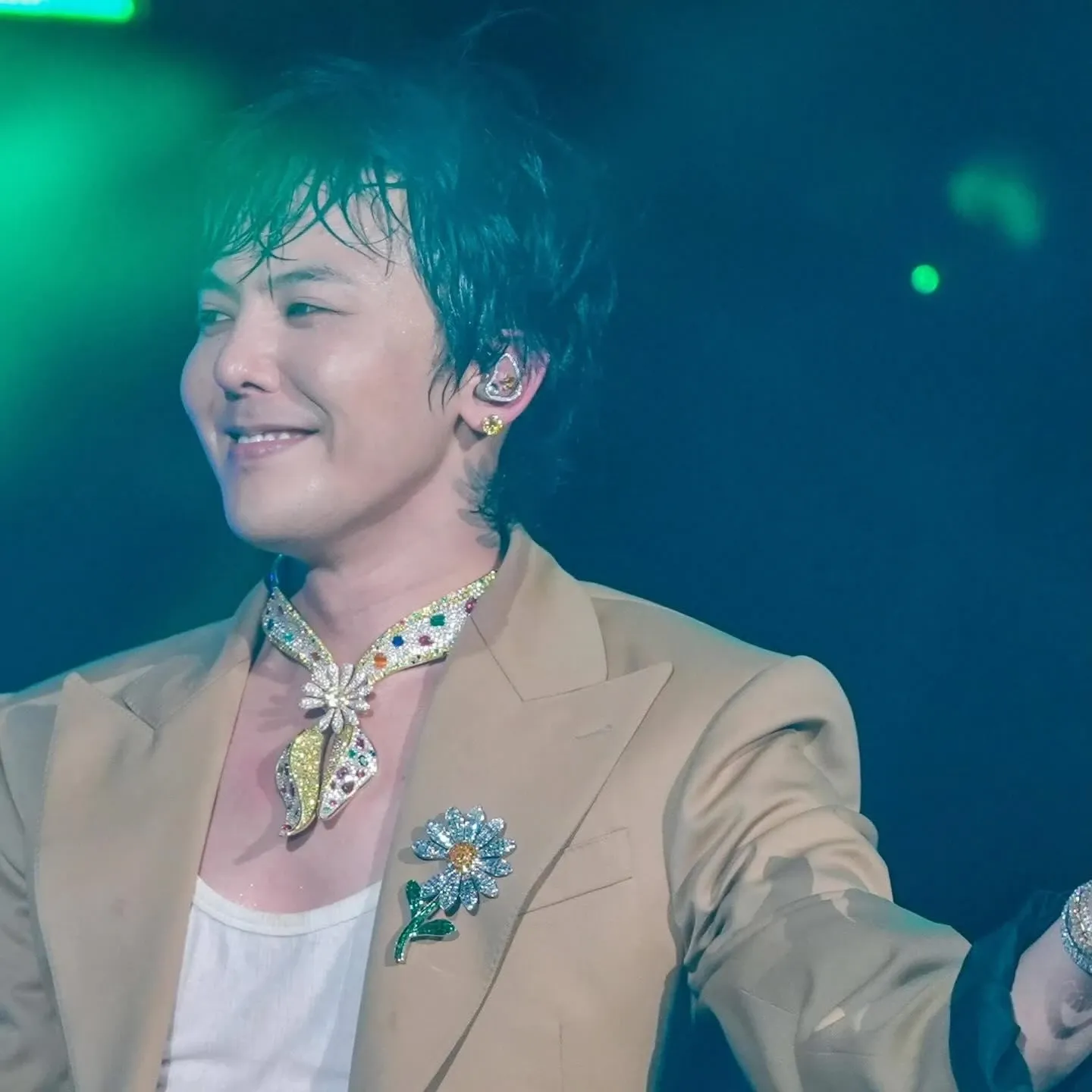 Behind-the-scenes cut of G-DRAGON (BIGBANG)