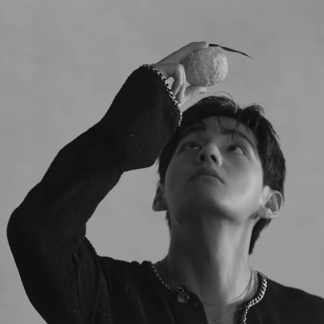 뷔 (방탄소년단) 최근 활동샷